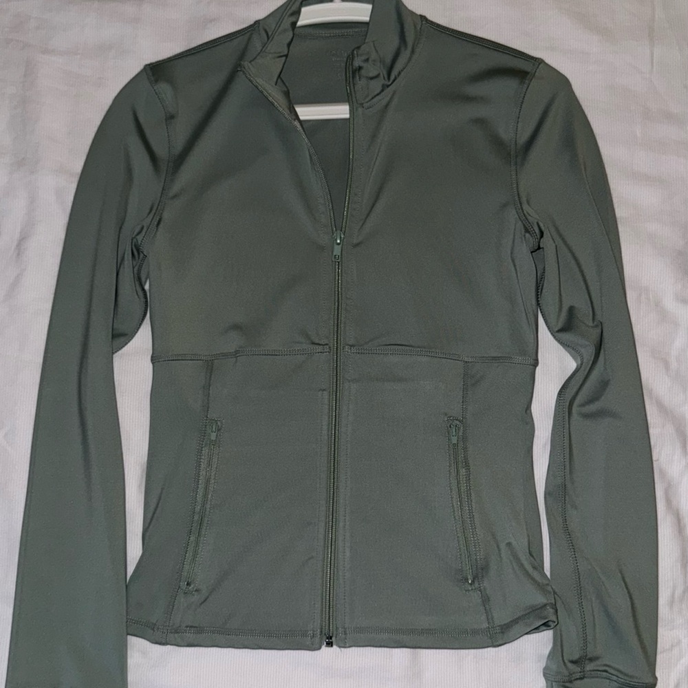 Refuge Green Utility Jacket with Sleek Design
